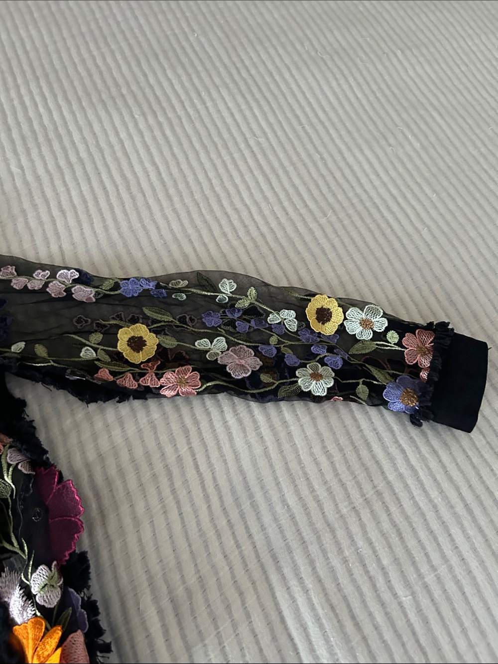 Appliqué flower black denim jacket with sheer sleeves - Picture 4 of 6